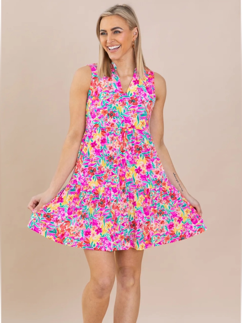 Dear Scarlett Brand Women's Small Fuchsia Floral Tiered Wrinkle Free Dress - Picture 2 of 7